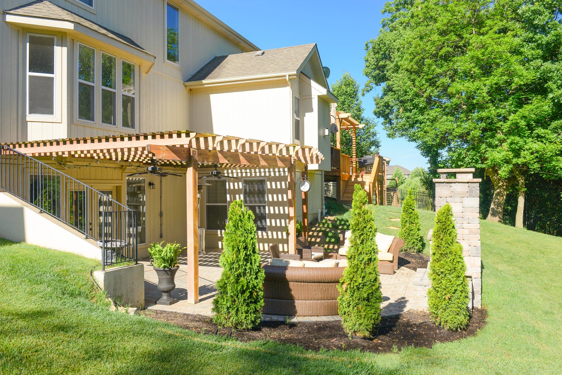 Parkville, Missouri paver patio with cedar pergola and seating wall built by Kansas City Hardscapes